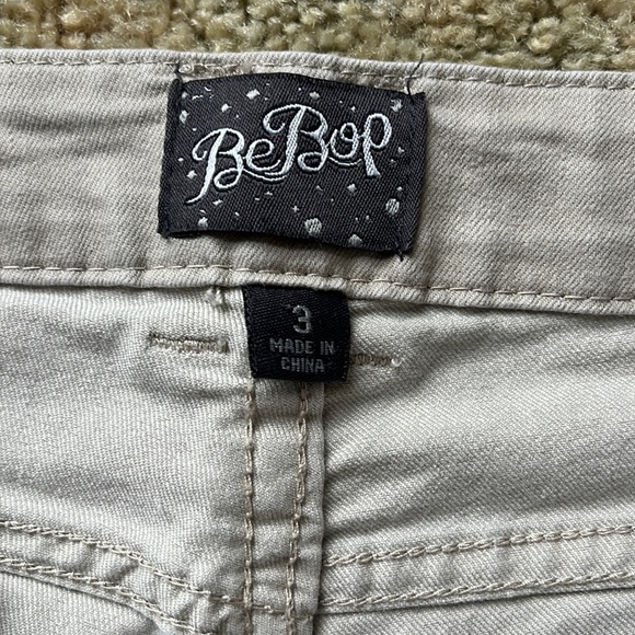 BeBop khaki low-rise flare pants - Picture 6 of 10